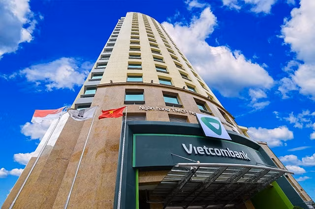 Vietcombank và FWD chính thức triển khai hợp tác độc quyền phân phối bảo hiểm qua ngân hàng