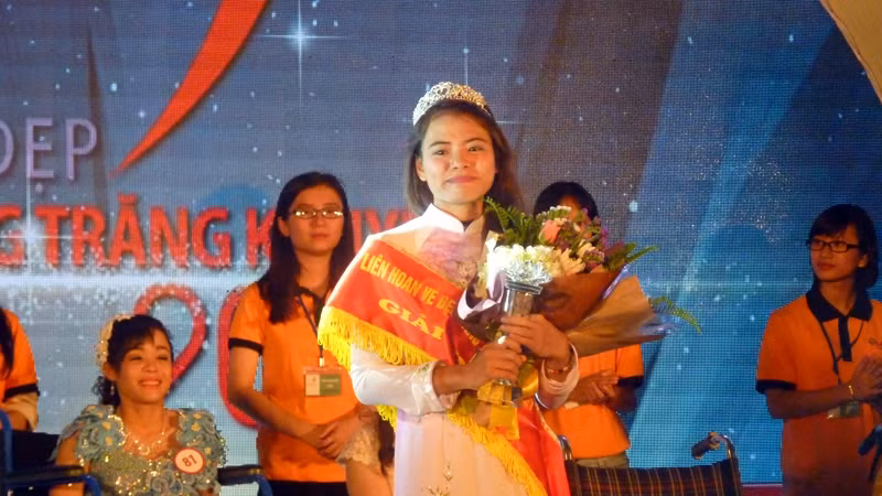 “May mắn có mặt trong cuộc đời, em chẳng muốn mình bị lãng quên như hạt cát vô danh”.