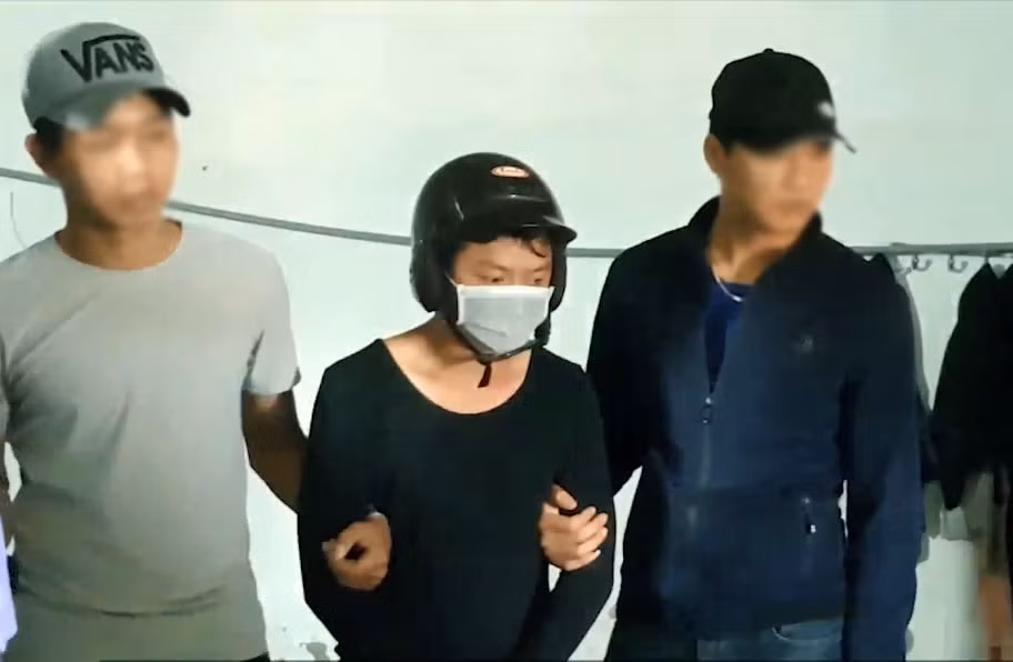 Đưa nghi phạm Lương Hoàng Vũ dựng lại hiện trường vụ việc