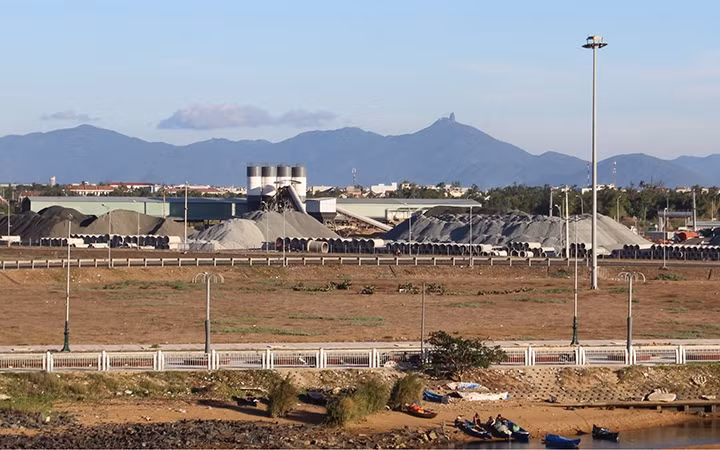 Khu đô thị mới nam TP Tuy Hòa chưa hoàn chỉnh hạ tầng đã được tỉnh Phú Yên bán sỉ đất để trả nợ.