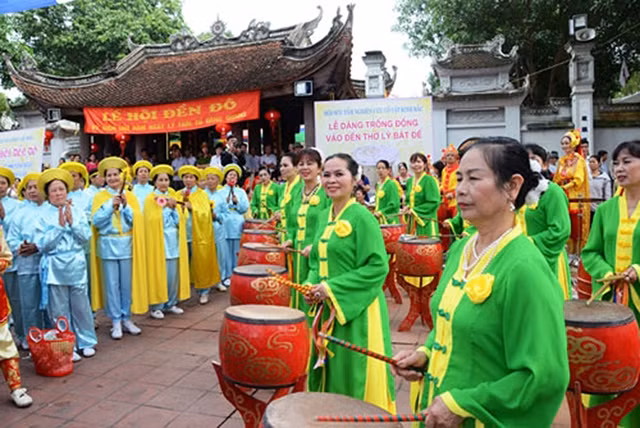 Màn trống khai hội đền Đô (huyện Từ Sơn, Bắc Ninh) năm 2016.