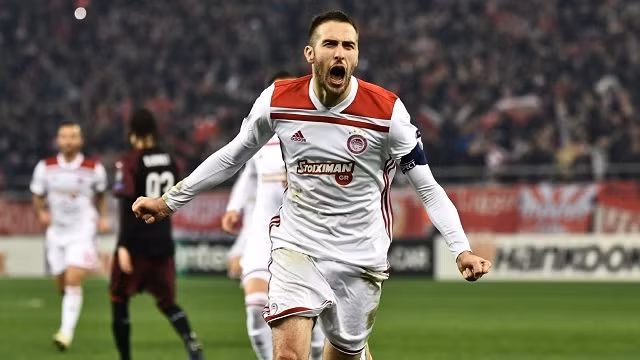 Tiền vệ Kostas Fortounis ăn mừng sau khi ghi bàn ấn định tỷ số 3-1 vào lưới AC Milan. (Ảnh: Getty Images)