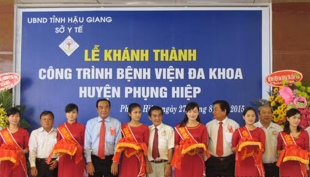 Cắt băng khánh thành, đưa vào sử dụng Bệnh viện Đa khoa huyện Phụng Hiệp.