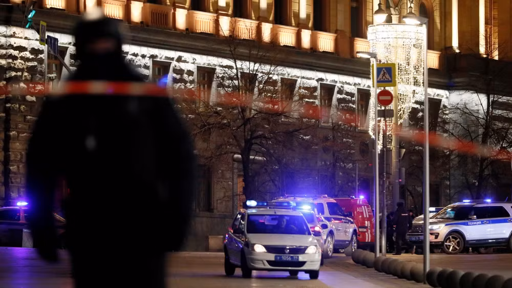 Cảnh sát triển khai tại nơi xảy ra vụ việc.