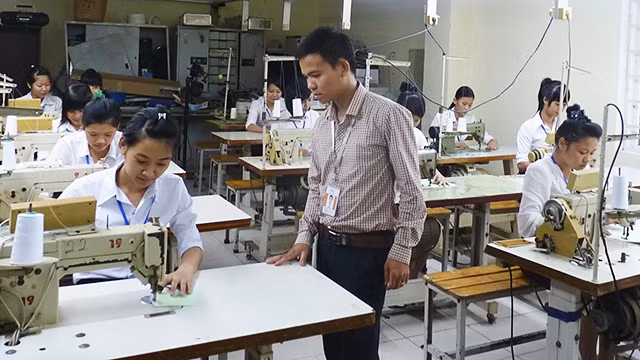 Nên học tập, làm thủ tục ở những cơ sở được cấp phép.