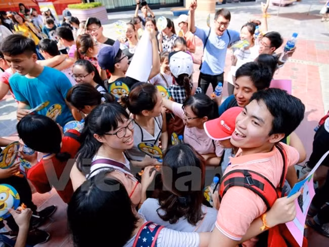 Ngày hội Ôm quốc tế 2017: Yêu thương xin đừng để đó