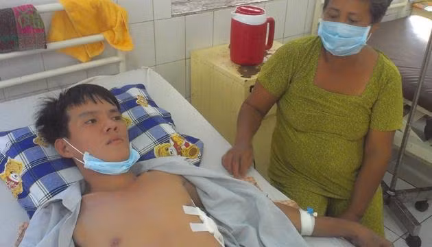 Bệnh nhân Lê Văn Giang nằm điều trị tại bệnh viện