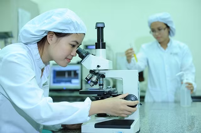 Trong lĩnh vực KH&CN, số lượng phụ nữ chiếm tỷ lệ khá cao, khoảng hơn 42%. Ảnh: hữu hồng