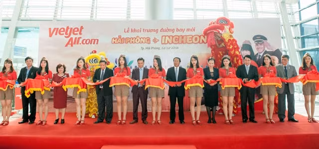 Nghi thức cắt băng khai trương đường bay Hải Phòng – Seoul (Hàn Quốc).
