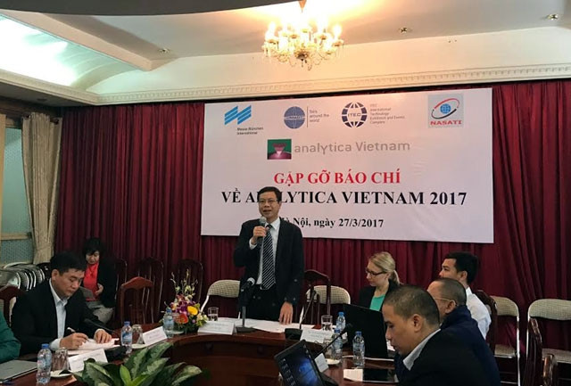 Ông Lê Xuân Định, Cục trưởng Cục Thông tin khoa học và Công nghệ quốc gia phát biểu tại buổi họp báo.