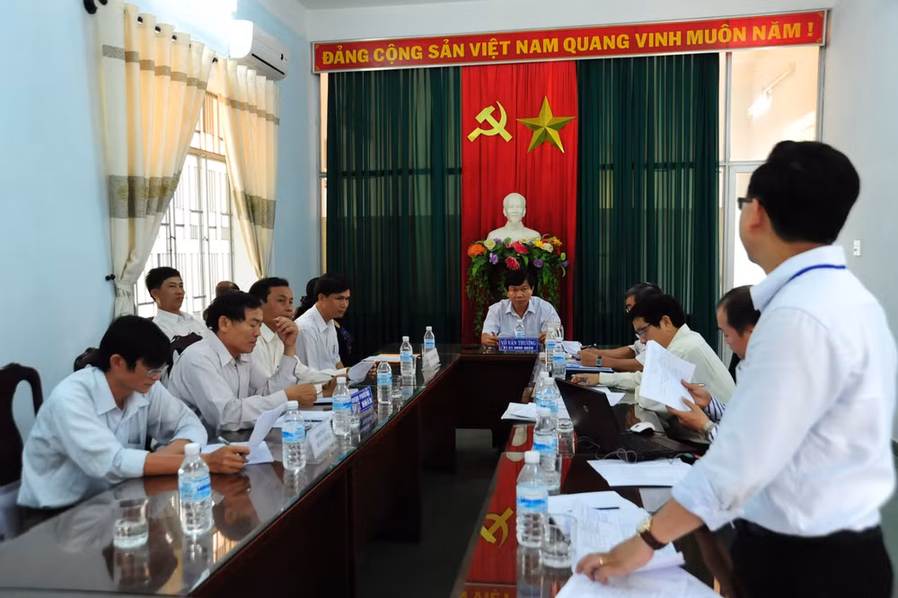 Lãnh đạo quận Cẩm Lệ (TP Đà Nẵng) đối thoại với người dân.