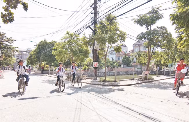 Tuyến đường giao thông nông thôn xã Tân Hội, huyện Đan Phượng được bê-tông hóa, góp phần phát triển kinh tế - xã hội trong vùng.