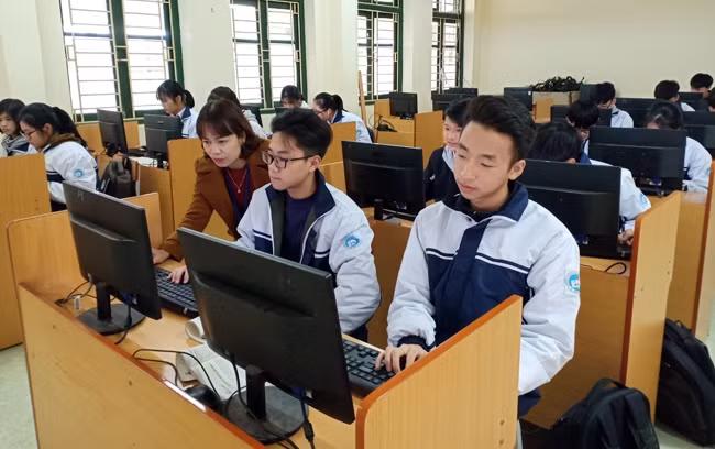 Giờ học tin học tại Trường THPT Chuyên Bắc Cạn.