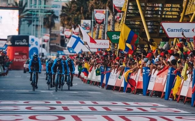 Đội Astana khởi đầu tốt ở chặng mở màn Vuelta a Espana 2019. (Ảnh: Photo Gomez Sport)