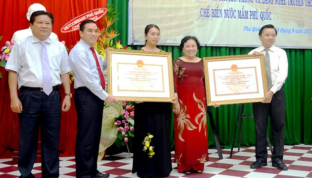 Nước mắm Phú Quốc được công nhận nghề truyền thống