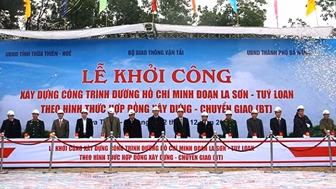 Lễ khởi công xây dựng tuyến đường Hồ Chí Minh đoạn đoạn La Sơn – Túy Loan.