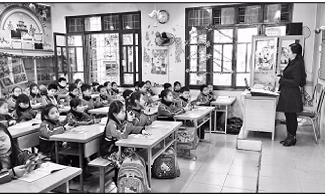 Giờ học âm nhạc của học sinh Trường tiểu học Tô Hoàng (Hà Nội).