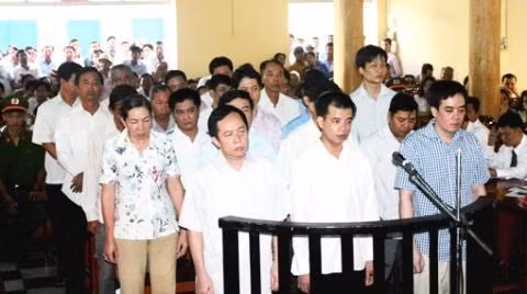 Các bị cáo tại phiên xét xử.