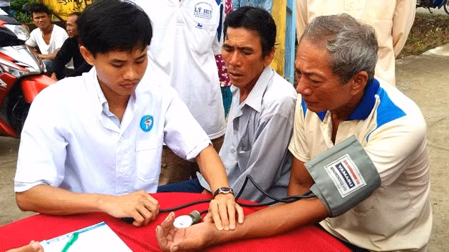 Khám bệnh cho người nghèo ở Sóc Trăng.