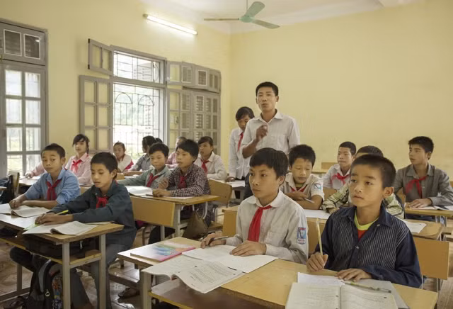 Giờ học của thầy, trò Trường tiểu học Mường Giôn, huyện Quỳnh Nhai (Sơn La).