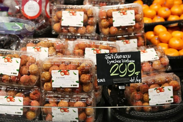 Vải thiều Lục Ngạn (Bắc Giang) được bày bán tại Thái-lan có ghi nguồn gốc xuất xứ Việt Nam rất rõ ràng.
