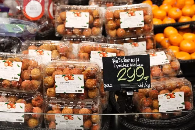 Vải thiều Lục Ngạn (Bắc Giang) được bày bán tại Thái-lan có ghi nguồn gốc xuất xứ Việt Nam rất rõ ràng.