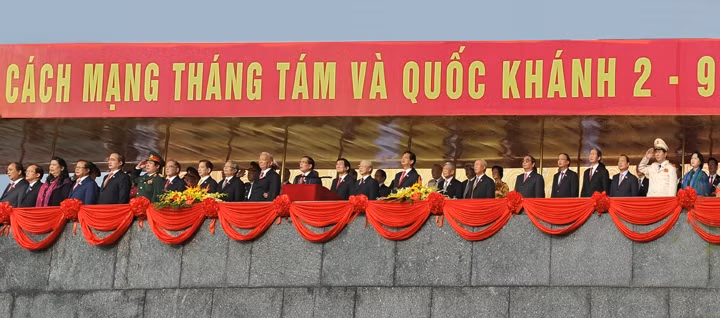 Các đồng chí lãnh đạo Đảng, Nhà nước tại Lễ mít-tinh, diễu binh, diễu hành kỷ niệm 70 năm Cách mạng Tháng Tám và Quốc khánh 2-9. 