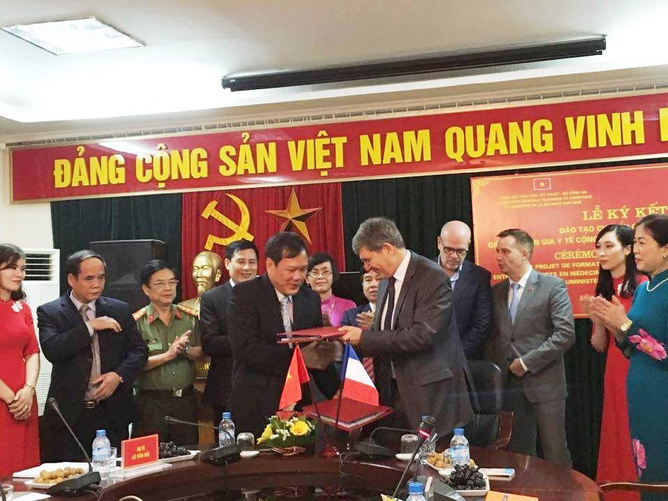Pháp ký kết chuyển giao kỹ thuật y tế chuyên sâu cho Bệnh viện 198 và 30-4