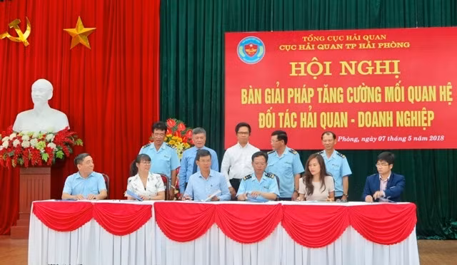 Ký kết thỏa thuận giữa lãnh đạo Cục Hải quan Hải Phòng và đại diện doanh nghiệp, hiệp hội doanh nghiệp.