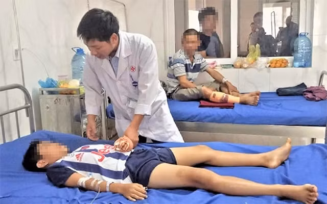 Cháu T.M.C. đang được điều trị tại Bệnh viện đa khoa vùng Tây Nguyên.