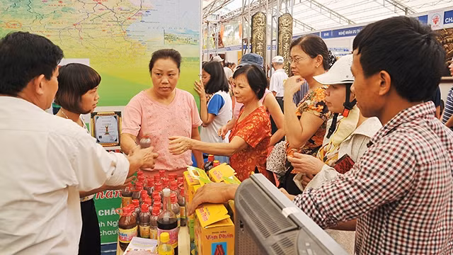 Các doanh nghiệp Việt đang vấp phải nhiều khó khăn trong quá trình cạnh tranh ngay tại thị trường trong nước. Ảnh: NG.ANH