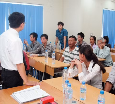 Lao động của Công ty cổ phần SIMCO Sông Đà được luật sư tuyên truyền, phổ biến kiến thức pháp luật trước khi ra nước ngoài làm việc.