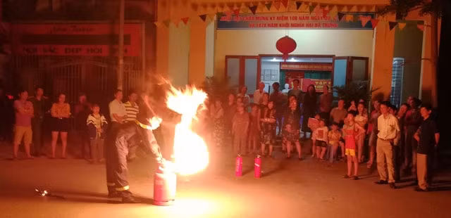 Hướng dẫn cách dập tắt cháy do bình gas.