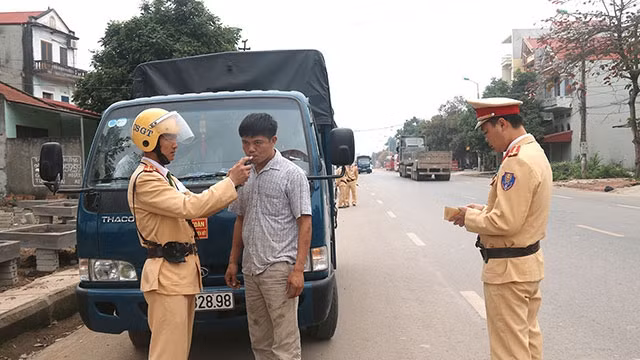 Đề xuất tăng nặng hình thức xử phạt hàng loạt lỗi vi phạm giao thông