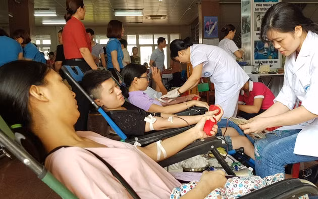 Ngày hội công nhân hiến máu ở Ninh Bình