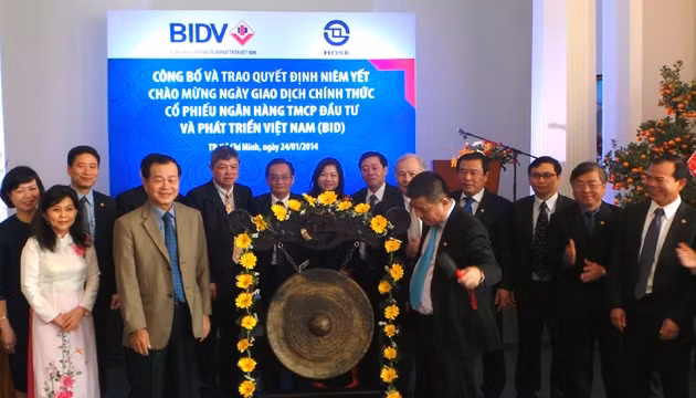 Chủ tịch HĐQT BIDV Trần Bắc Hà đánh cồng khai trương giao dịch cổ phiếu BID