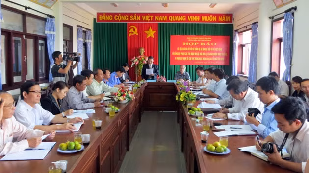 Trưởng Ban Tuyên giáo Tỉnh ủy Đác Nông Bùi Văn Mùa phát biểu tại buổi họp báo.
