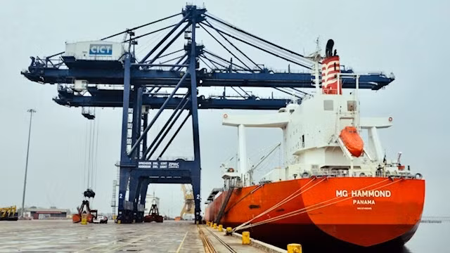 Tàu MG Hammond vào làm hàng tại cảng Cái Lân (Quảng Ninh).