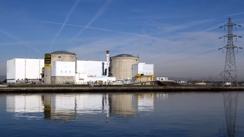 Hai lò phản ứng hạt nhân cũ tại Fessenheim đóng cửa vào giữa năm 2020. (Ảnh: France3)