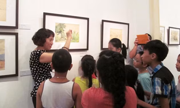 Giúp các học sinh tìm hiểu về tranh ký họa của họa sĩ Trần Văn Cẩn ở Bảo tàng.