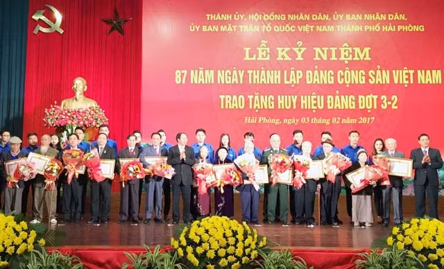 Hải Phòng trao Huy hiệu Đảng cho 2.126 đảng viên