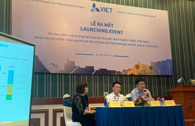 Lễ ra mắt Tổ chức Sáng kiến về chuyển đổi năng lượng Việt Nam.