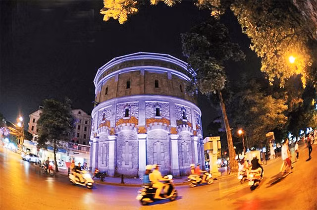 Trang trí chiếu sáng tháp nước Hàng Đậu 
