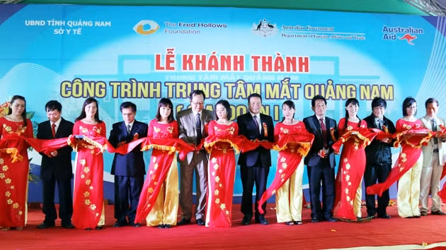 Cắt băng khánh trành, đưa Trung tâm Mắt Quảng Nam vào sử dụng