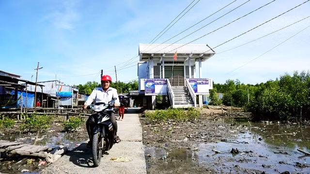 Nhà sinh hoạt văn hóa ấp Kinh Đào Tây, xã Đất Mũi, huyện Ngọc Hiển (Cà Mau).