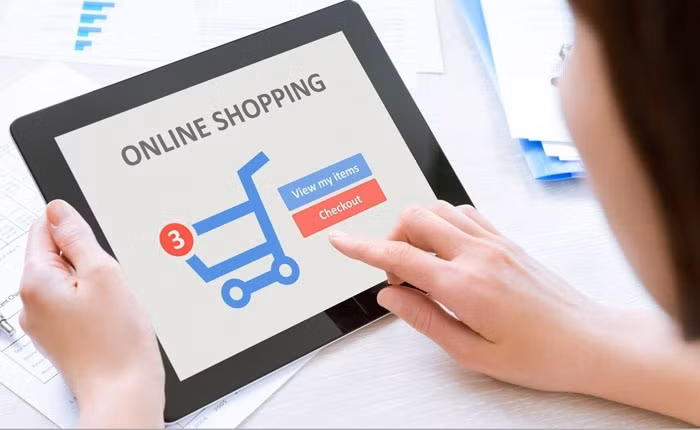 Người tiêu dùng ngày càng ưa chuộng mua sắm online.