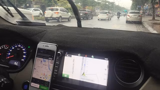 Theo Dự thảo, trước 1-7-2019 tất cả những xe hợp đồng chín chỗ ngồi trở xuống sẽ không được sử dụng hợp đồng điện tử.