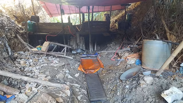 Một khu đãi, luyện vàng của nhóm làm vàng thổ phỉ ở Khe Hốc. 