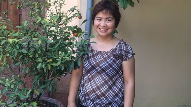 Chị Huyền nở nụ cười rạng rỡ khi "cơn bão" giá lợn thấp kỷ lục đi qua.