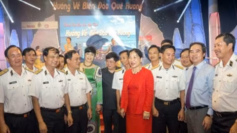 Các đại biểu tham dự chương trình.